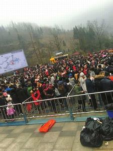 数千人受困雪山 景区:索道正常5小时16000名游客全部下山 数千人受困雪山 景区:索道正常5小时16000名游客全部下山