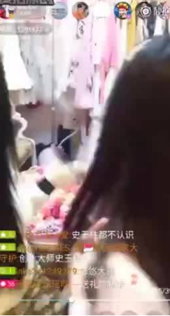 90后直播撕书引网友骂 称:我不读书照样开跑车大学生也得给我打工 90后直播撕书引网友骂 称:我不读书照样开跑车大学生也得给我打工