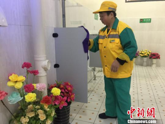 “西安最美公厕”引关注 保洁员称做好“份内工作”