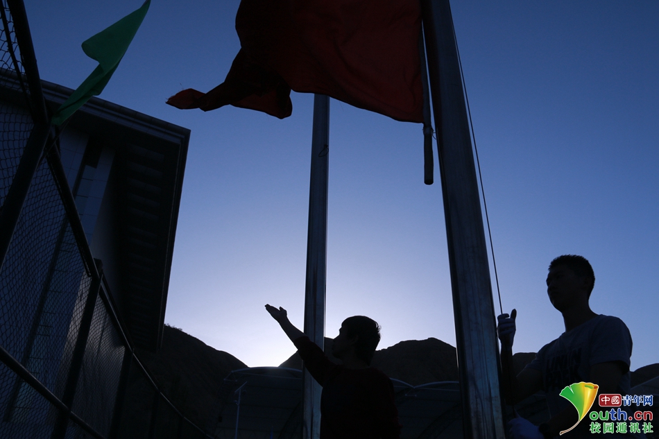 兰州大学国旗护卫队:开在陇上的一朵映山红 兰州大学国旗护卫队:开在陇上的一朵映山红