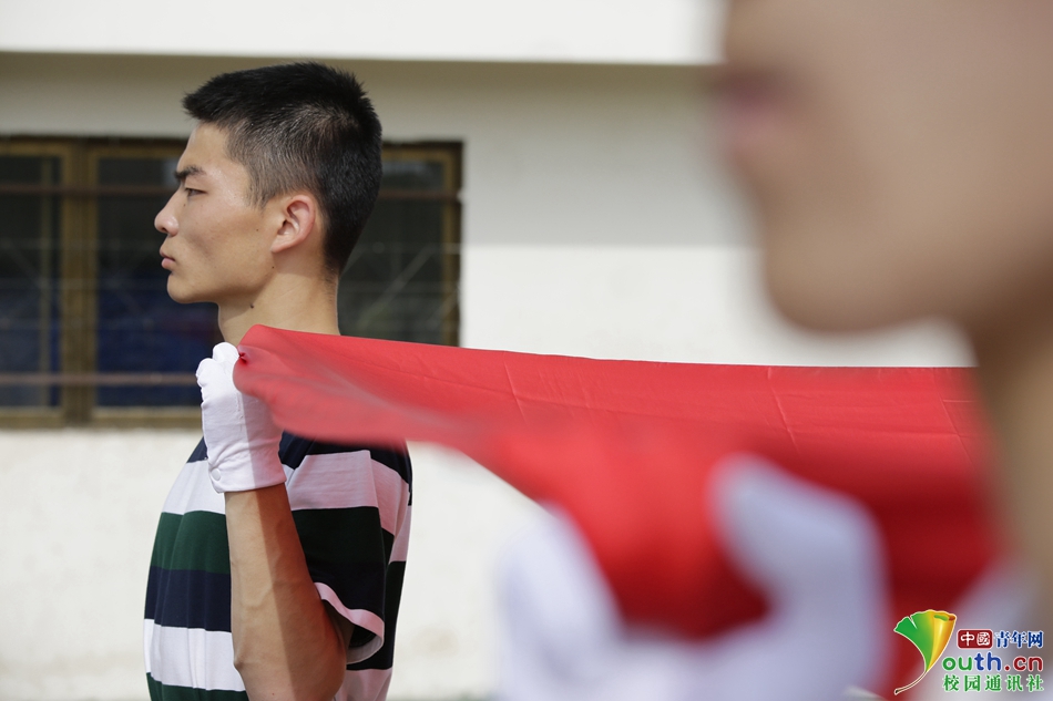 兰州大学国旗护卫队：开在陇上的一朵映山红