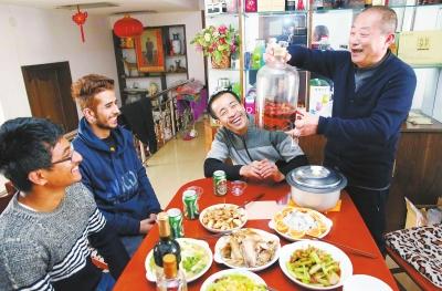 43名外国留学生漯河过春节 感受河南人的热情