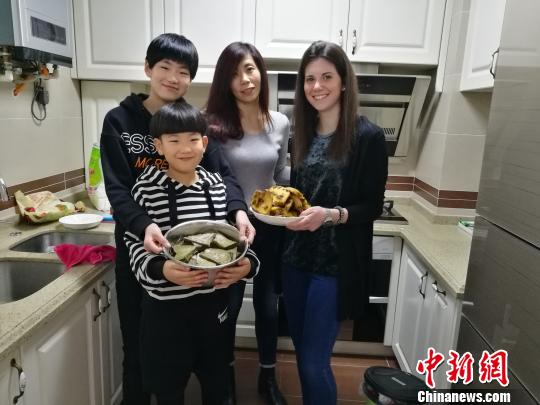 来华留学生的春节：与中国家人相识是最好的“鸡”缘