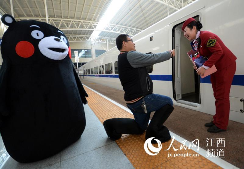 熊本熊求婚列车长：用一生的爱去陪伴她