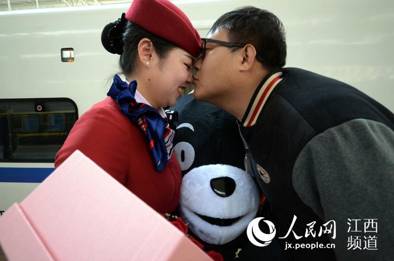 熊本熊求婚列车长：用一生的爱去陪伴她