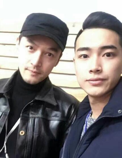 胡歌上戏当考官 网友：别说正常表演了能不能挪开步子都不好说