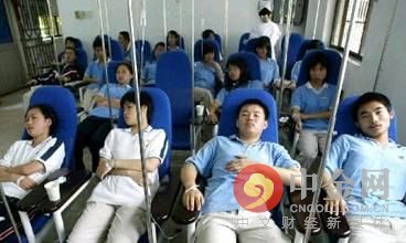 日本千名师生中毒出现呕吐腹痛等症状 中毒者共计为943人