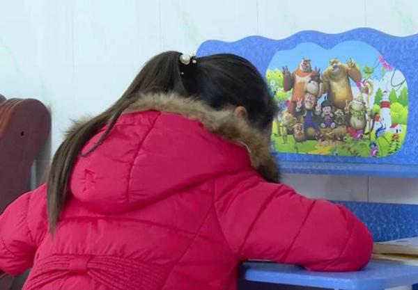 校长脱女生裤子拍照称有人卖 已被开除党籍撤