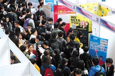 北京今年将选聘400名大学生村官 出台工资增长政策