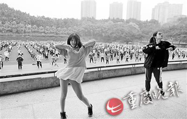 重庆一中学课间操全体跳酷炫街舞 校方:以前还