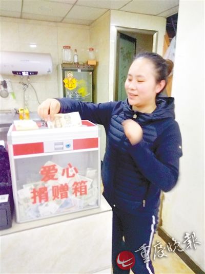 重庆抄手馆女老板资助大学生:客人吃1碗 她捐1元
