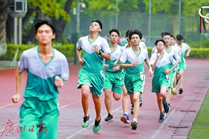 广州9.3万考生参加中考体育考试 游泳首次纳入中考