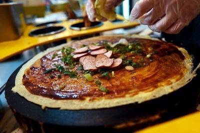 煎饼成纽约爆款 一份煎饼是北京价格的约10倍一天卖数百个! 煎饼成纽约爆款 一份煎饼是北京价格的约10倍一天卖数百个!