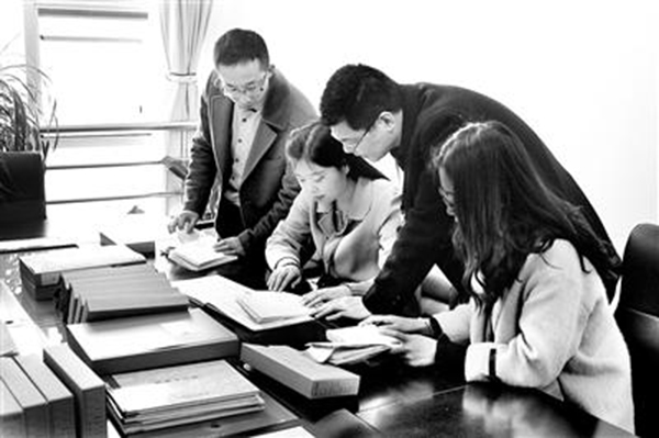 江苏一中学校长将47万助学金挥霍一空 有的孩子因此辍学 江苏一中学校长将47万助学金挥霍一空 有的孩子因此辍学