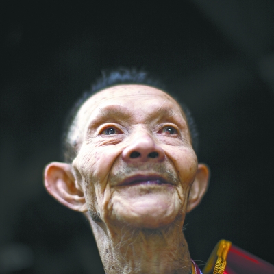 一份寻找了67年的亲情 武汉抗战老兵与海外亲人团聚 一份寻找了67年的亲情 武汉抗战老兵与海外亲人团聚