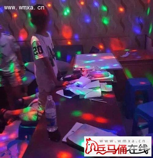 带学生KTV上课 学生:这次上课我是听得最认真的一次 带学生KTV上课 学生:这次上课我是听得最认真的一次