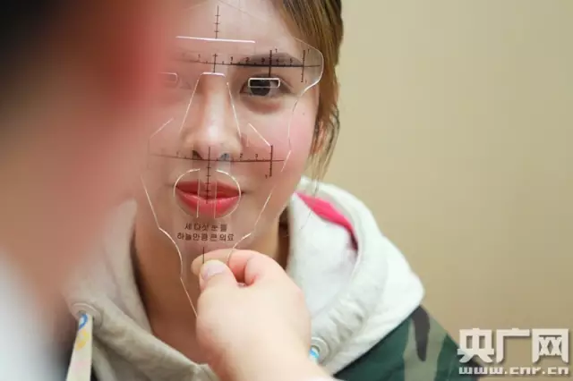 400万学生整容 医生:网红脸过时现在流行