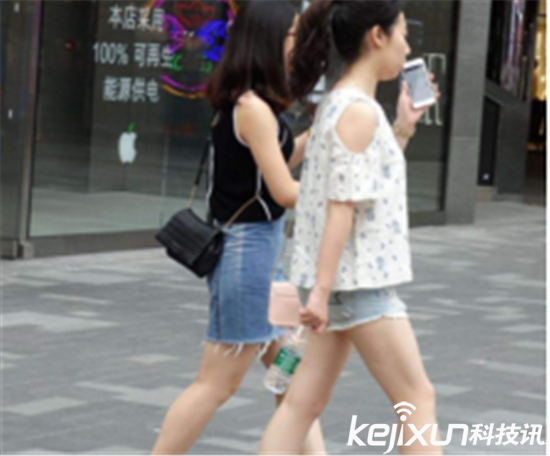 三里屯街拍套路 真是你的美引摄影师垂青？实际上…