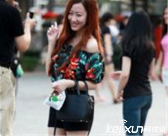 三里屯街拍套路 真是你的美引摄影师垂青？实际上…