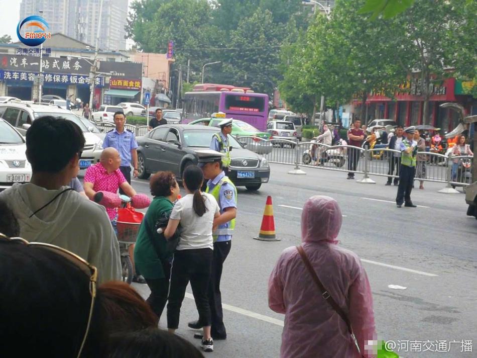买菜横穿马路被撞身亡 肇事车辆的女驾驶员已被控制
