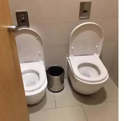 上海建无性别公厕杭州现双马桶厕所 怎么回事？