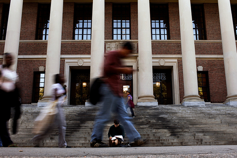 哈佛取消新生资格因脸书发违反政治正确内容 网友点赞 哈佛取消新生资格因脸书发违反政治正确内容 网友点赞