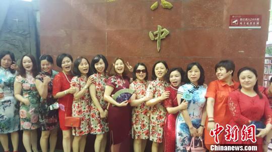 王俊凯重庆高考引关注 粉丝考点理智守候 王俊凯重庆高考引关注 粉丝考点理智守候