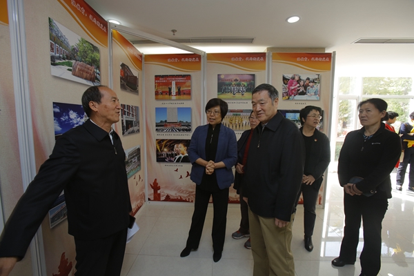 丰台区教育系统成功举办离退休老同志摄影作品