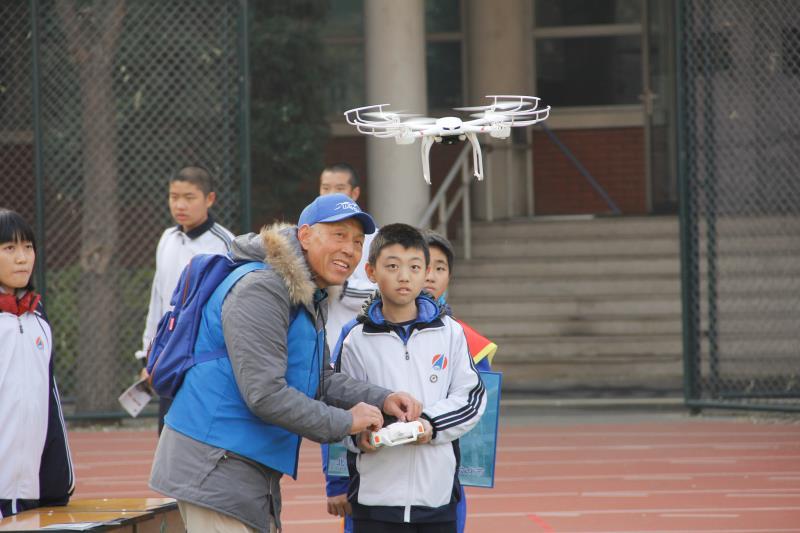 北京市航天中学举办第六届科技节 科技小发明