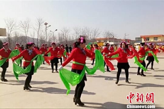 甘肃农村妇女自发文艺创作解乏“两点一线”枯燥生活