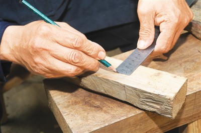 走进“阿木爷爷”的榫卯世界：传统木工技艺扎根在心中