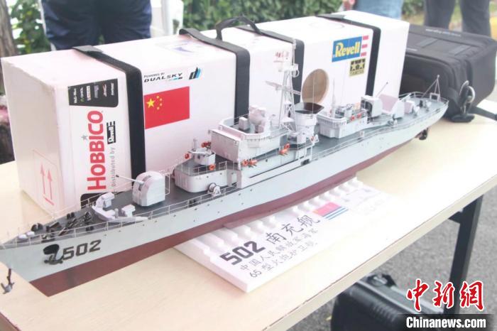 ?中国新闻网|00后学生的“造舰之旅”：耗时半年成功下水试航