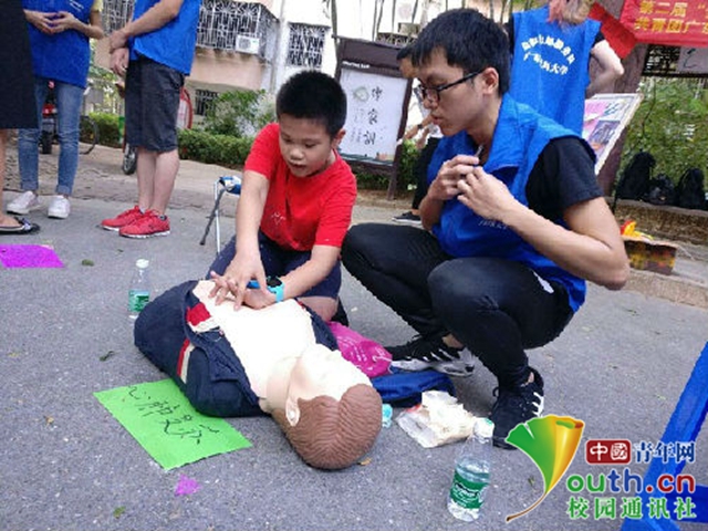 广东大学生急救队开展活动助力创文明