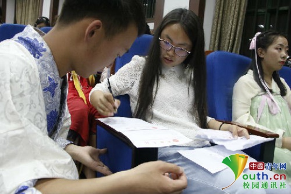 河南高校举办传统文化知识竞赛:学文化轻装上