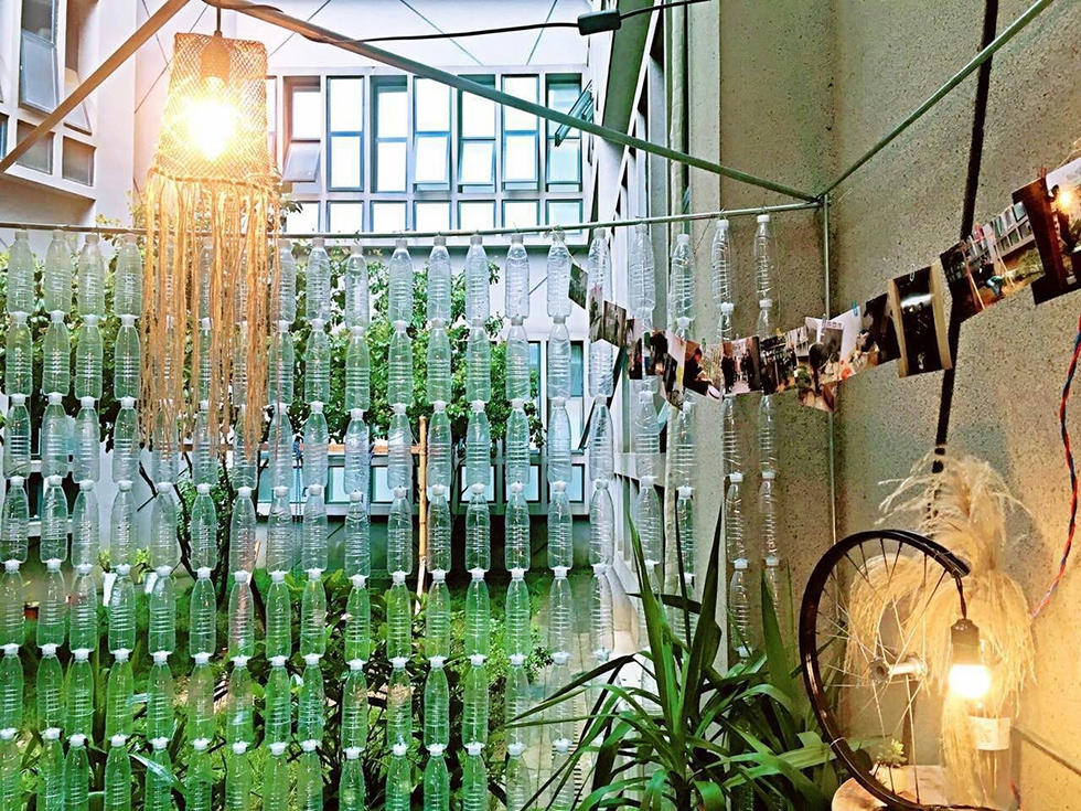 美！大学生用废品改造出“梦幻花园”