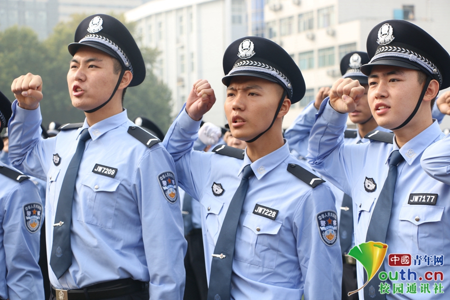 铁道警察学院青春活力新生阅兵典礼上演