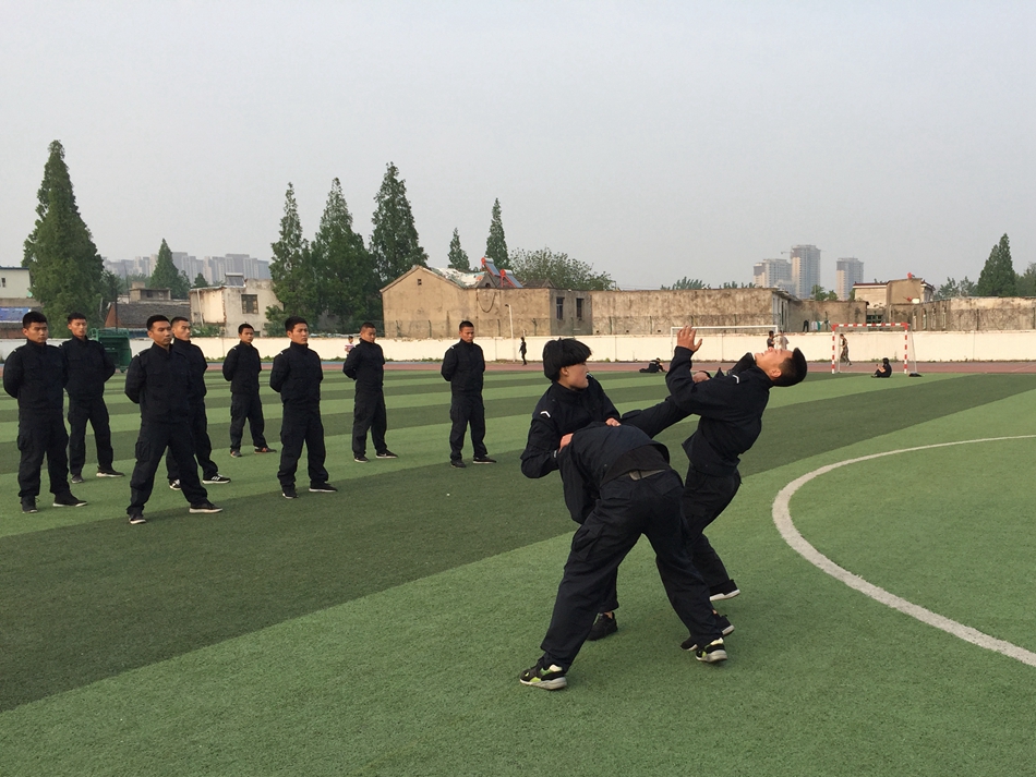 高清大图:厉害了!警校学生的训练长这样