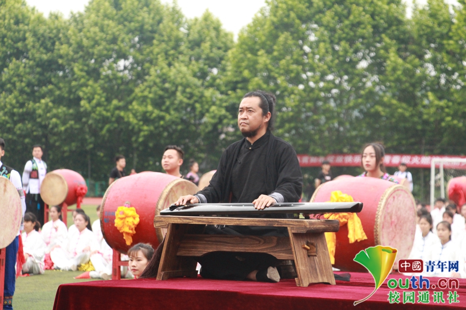 高校校庆办古韵运动会开幕式 获校友点赞