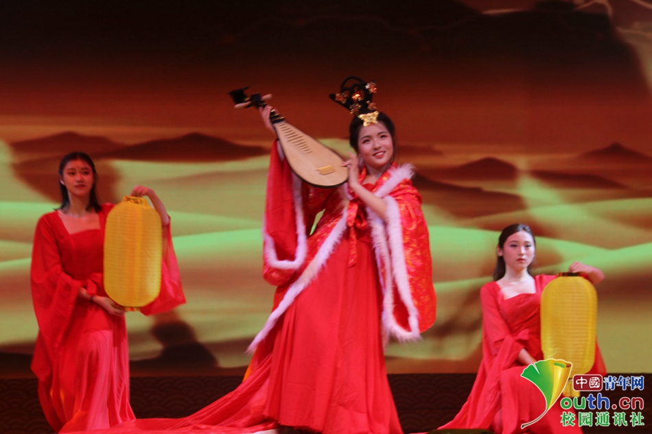 安徽一高校上演古典舞蹈盛宴 师生点赞传统文