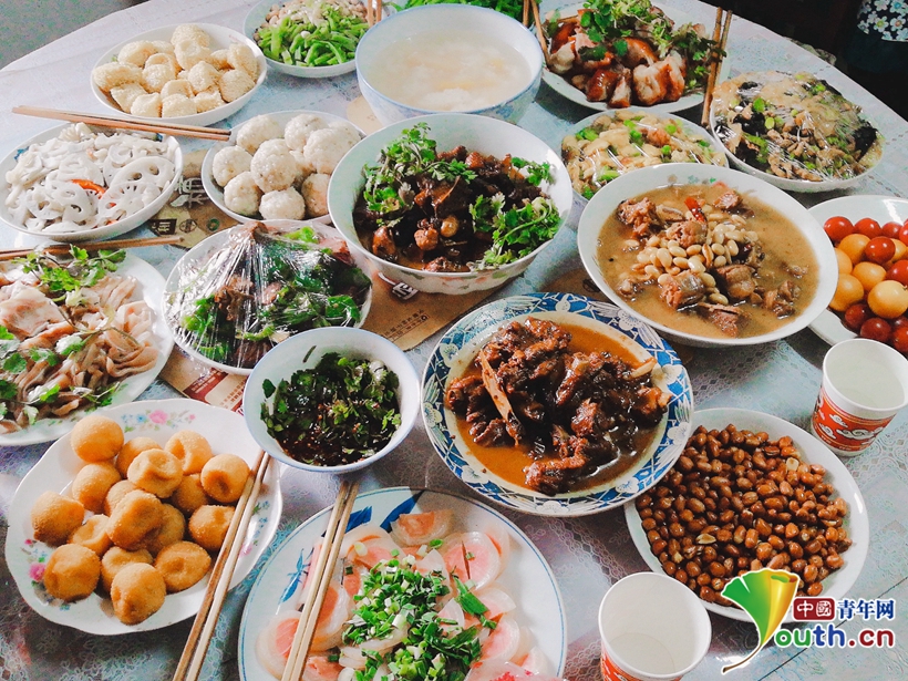 大学生回家过年晒年夜饭丰盛美味大餐看得网友流口水