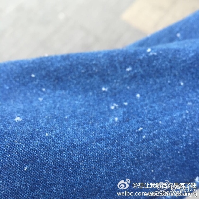 北京城区飘雪 气象局：尽量打伞 雪很脏