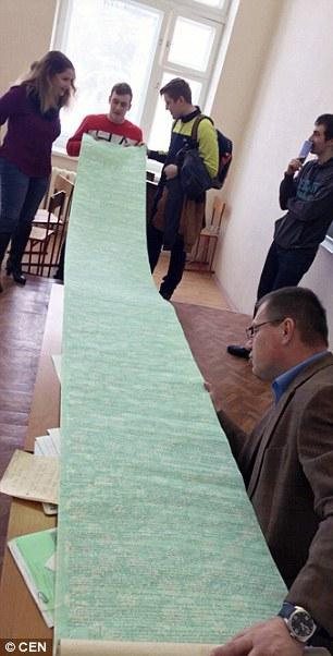 最牛作弊！俄罗斯大学惊现3米多长“小抄”