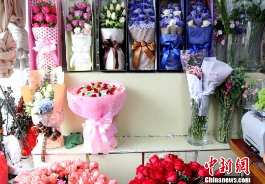 情人节撞上班日 香港花店订单倍增价格略升