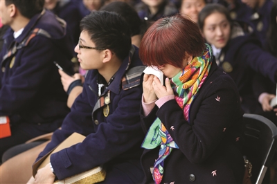 南京一中学办18岁成人典礼,意外家书让家长