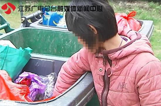 12岁女童吃垃圾桶剩菜度日 父母让捡垃圾不许上学