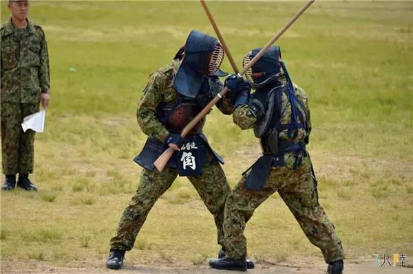 日本中学拼刺刀课 米山隆一：将刺枪术加入纲领让人觉得恐怖