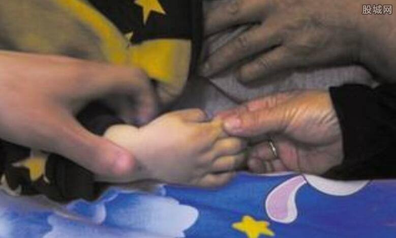 男童跌入茅厕溺亡系家中独子 男童父母在广州打工 男童跌入茅厕溺亡系家中独子 男童父母在广州打工