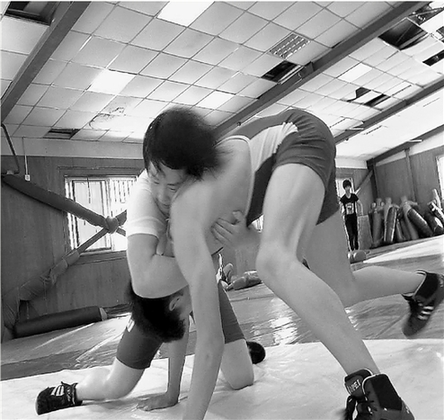 这些女孩的练摔跤故事：努力和梦想一样让人感动