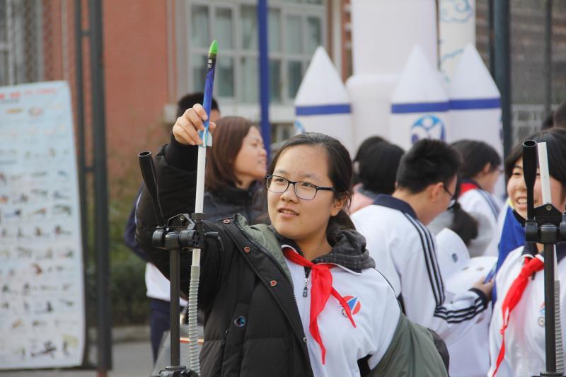 京市航天中学举办第六届科技节 科技小发明引