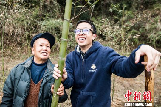 中国大学生“逆流”乡村当“扶贫创客”赋能农村经济